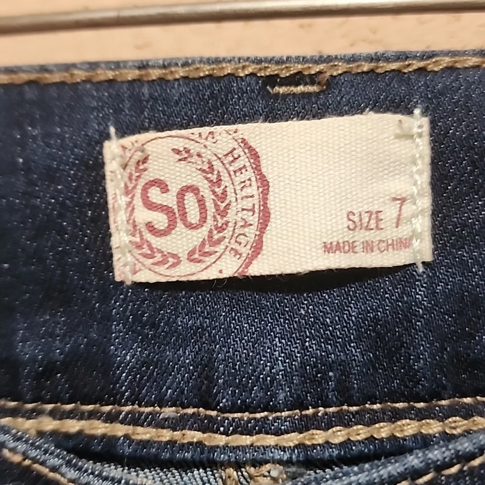 So Distressed capris - Picture 3 of 3